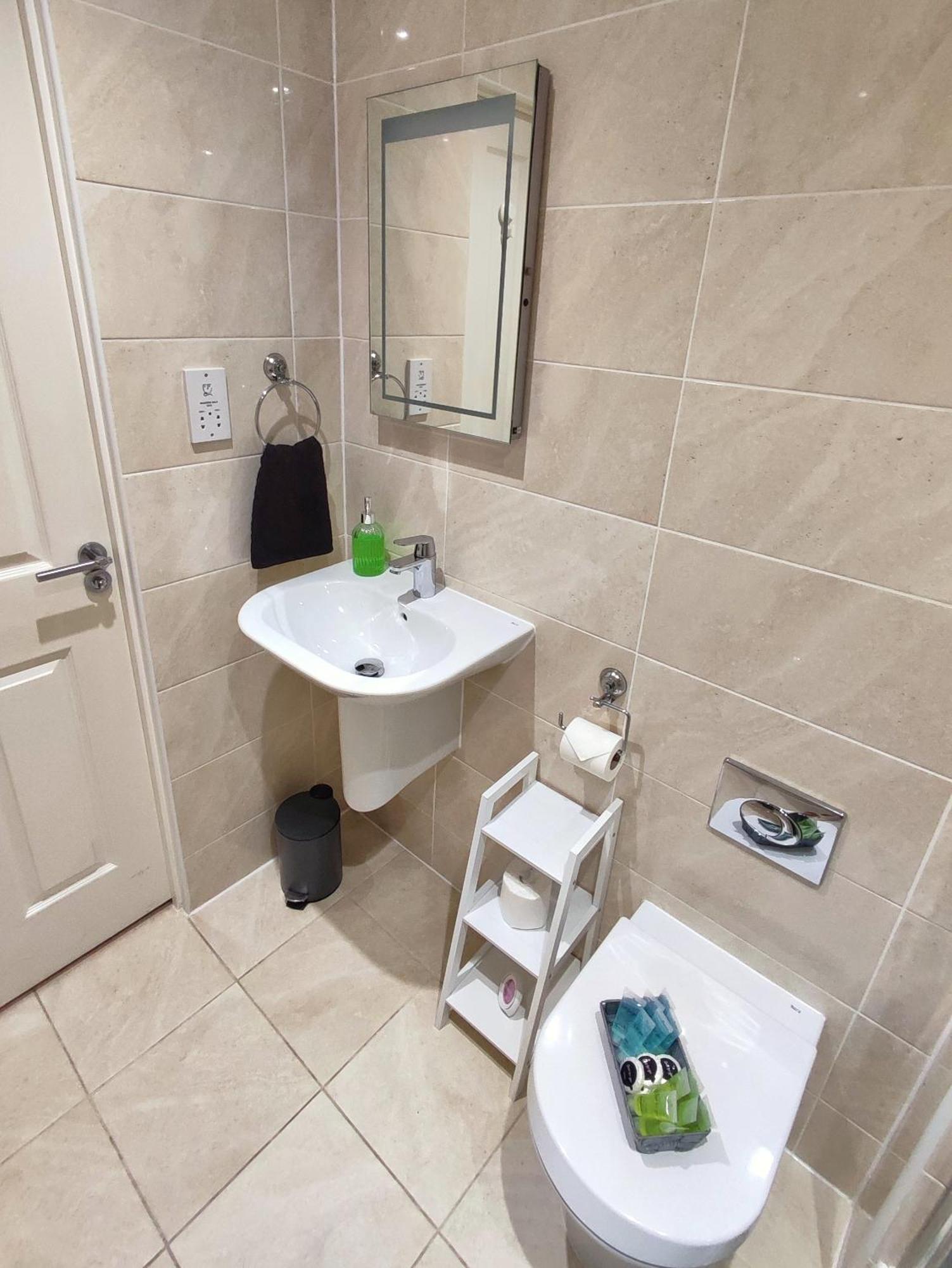 Duplex Apartment In Leeds With King Size Bed - Long Stay Rates Available Kültér fotó