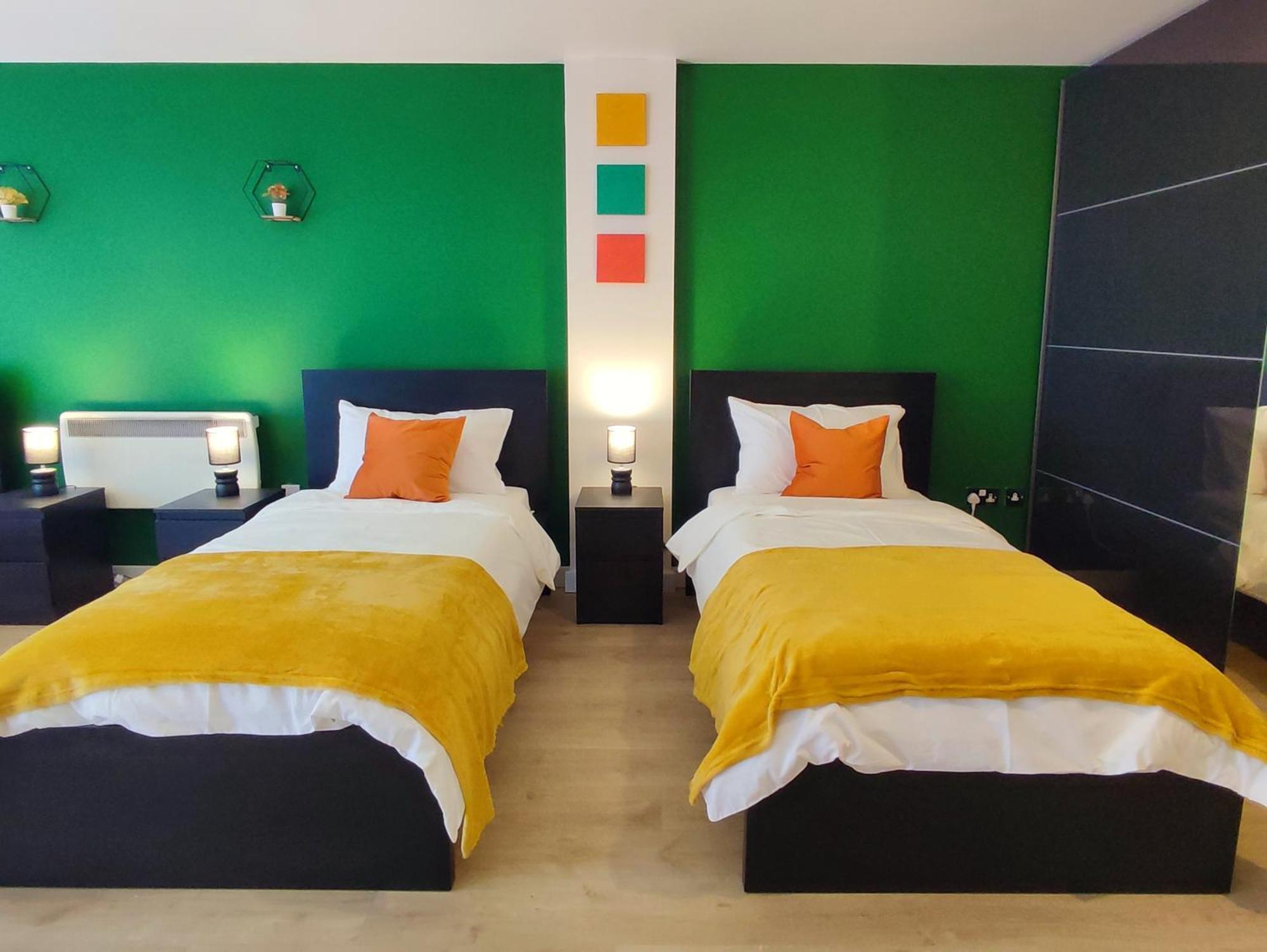 Duplex Apartment In Leeds With King Size Bed - Long Stay Rates Available Kültér fotó