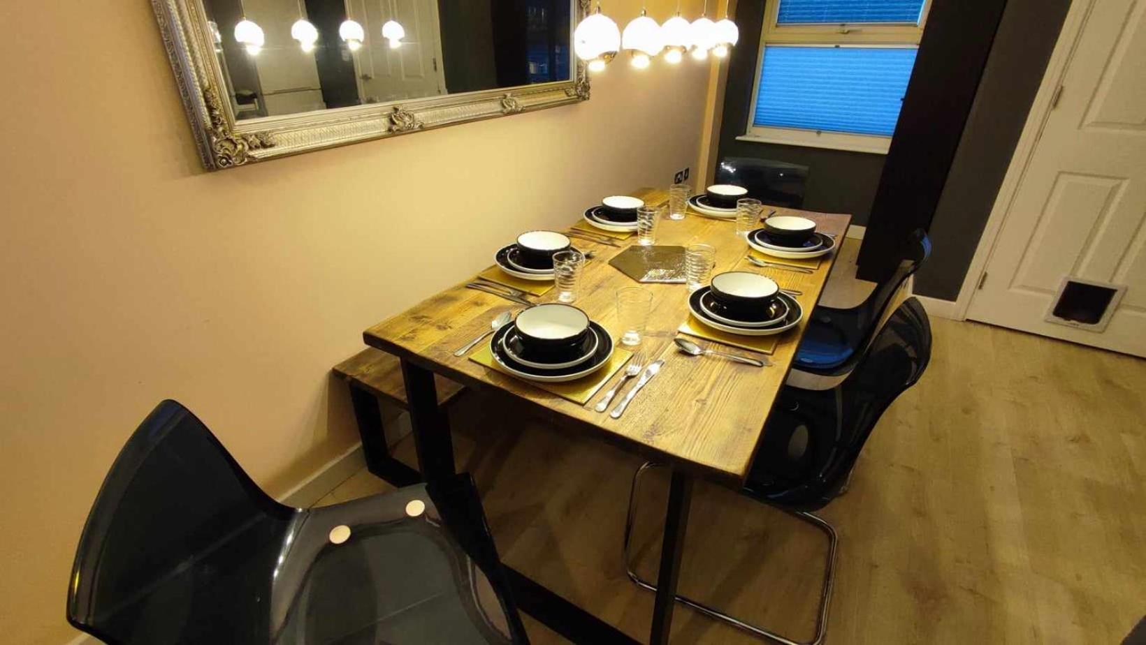 Duplex Apartment In Leeds With King Size Bed - Long Stay Rates Available Kültér fotó