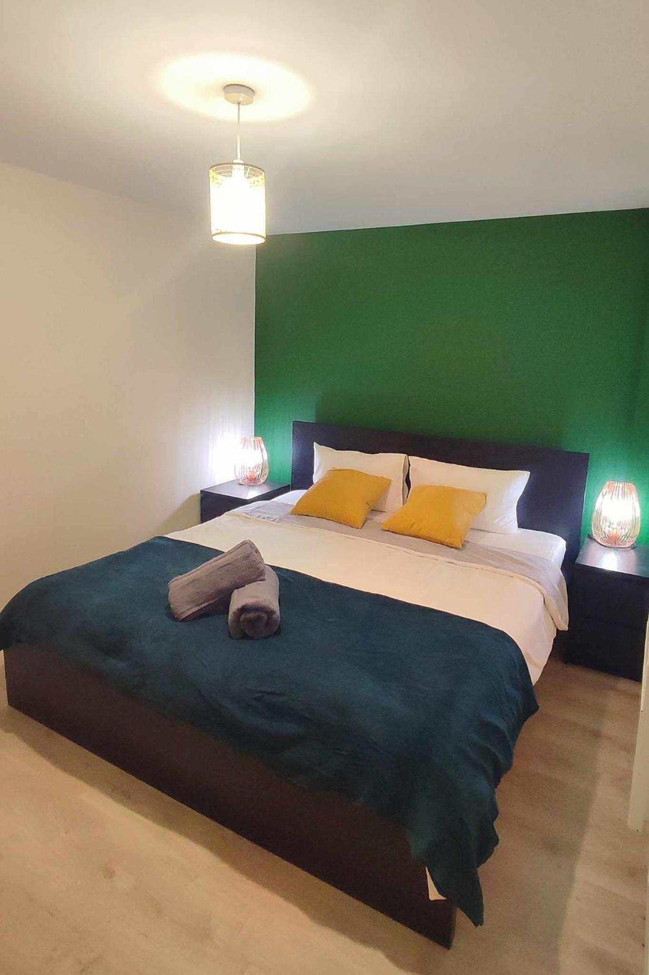 Duplex Apartment In Leeds With King Size Bed - Long Stay Rates Available Kültér fotó
